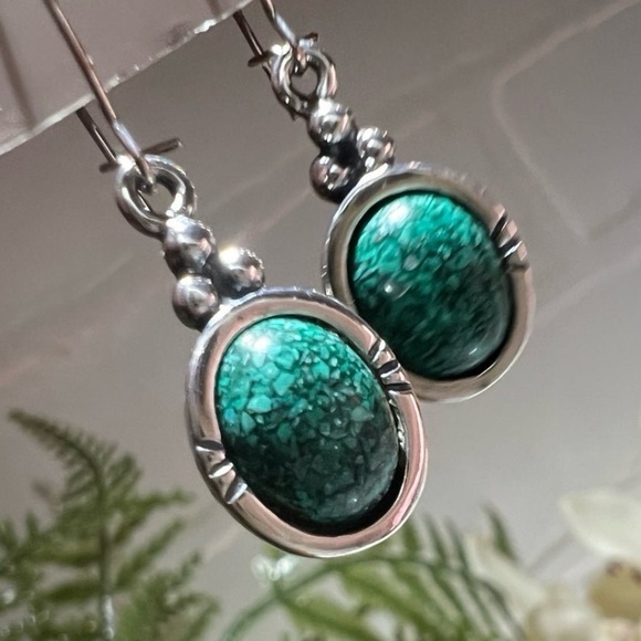 Vintage Designer Green stone drop dangle earrings in Solid 925 Sterling Silver - Picture 3 of 13